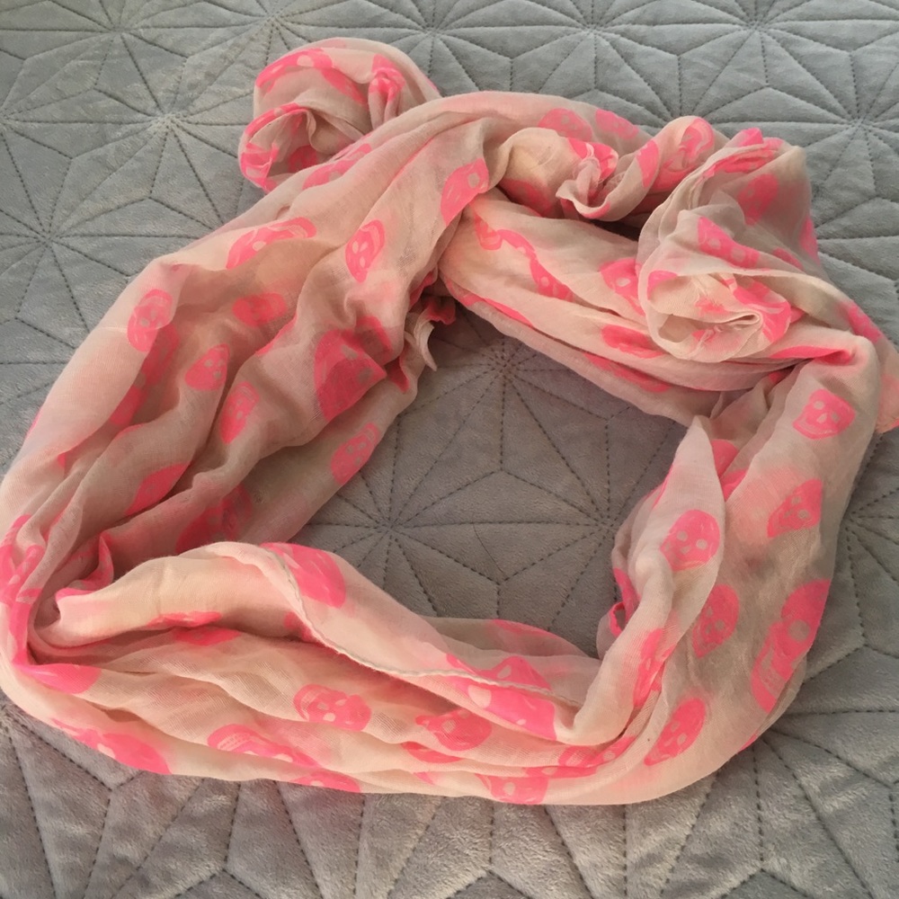 Skull scarf